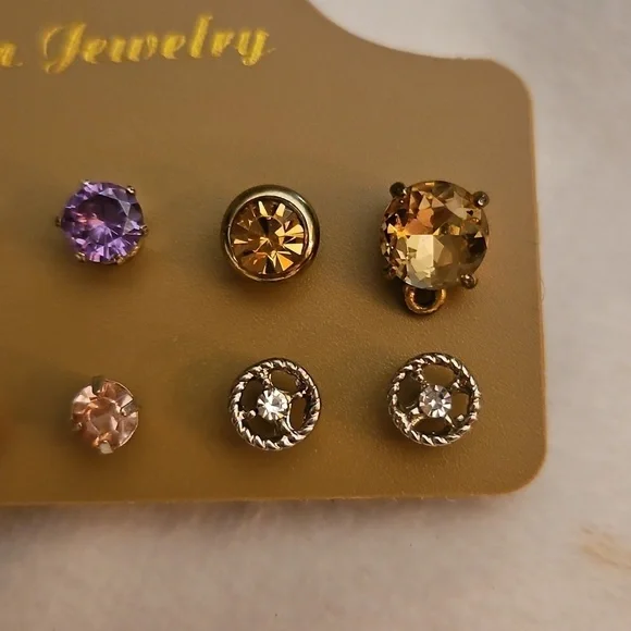 3/$30 Vintage Three Pair and Six Single Crystal Rhinestone Earrings - Picture 4 of 4